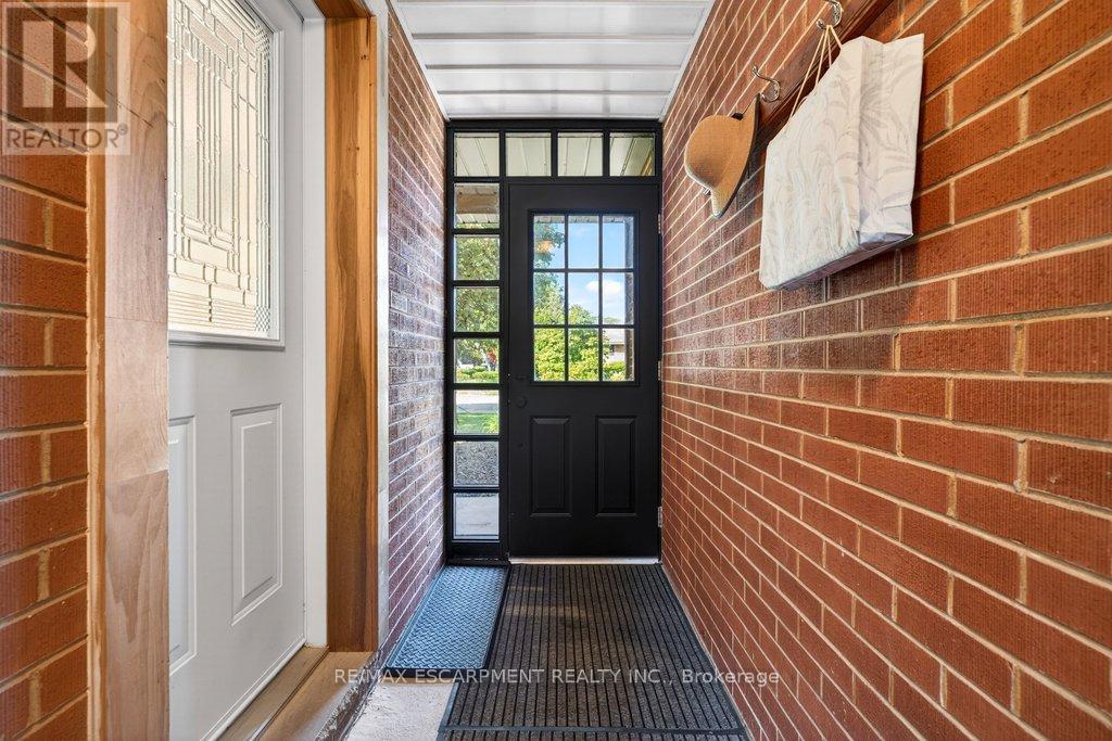 350 East Side Crescent, Burlington, ON - Indoor Photo Showing Other Room