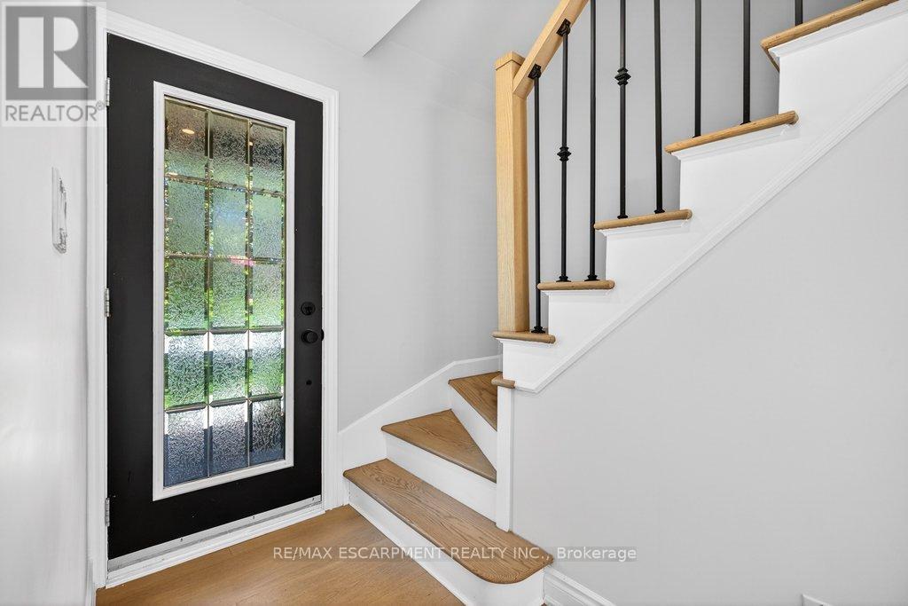 350 East Side Crescent, Burlington, ON - Indoor Photo Showing Other Room