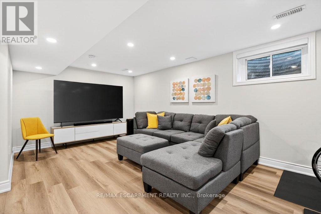350 East Side Crescent, Burlington, ON - Indoor