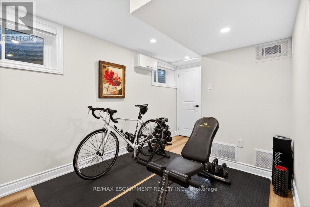 350 East Side Crescent, Burlington, ON - Indoor