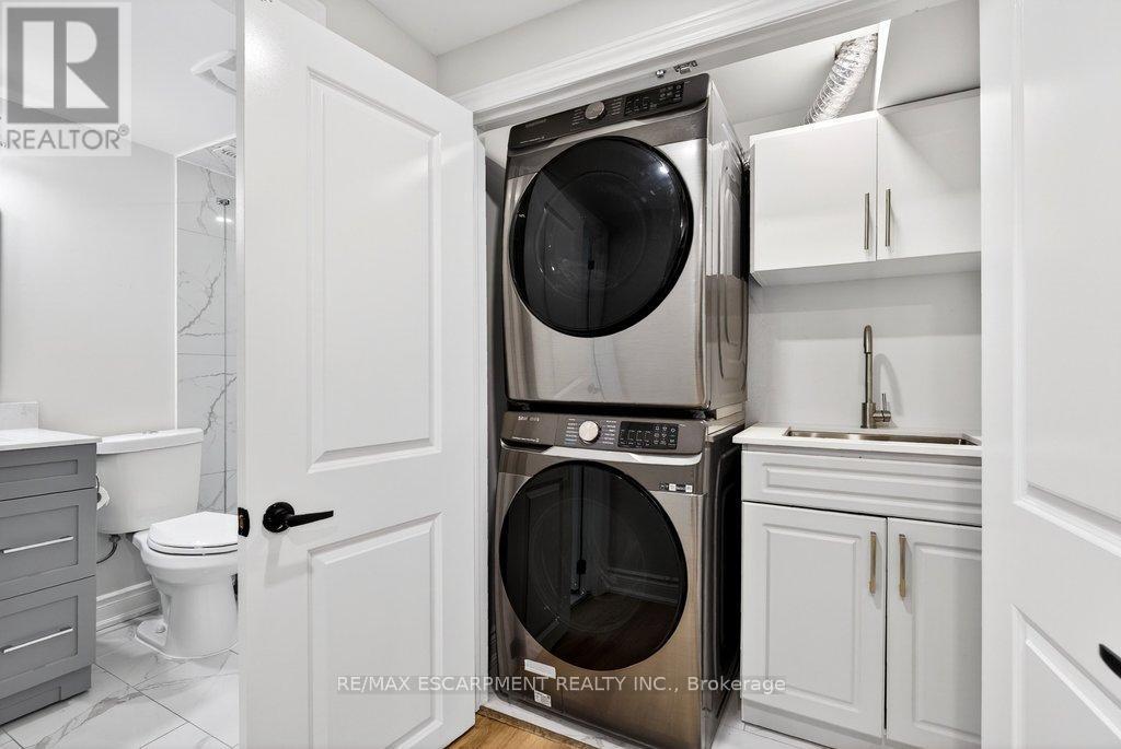 350 East Side Crescent, Burlington, ON - Indoor Photo Showing Laundry Room