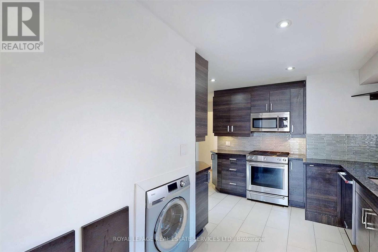 4 Mcmaster Avenue, Hamilton, ON - Indoor