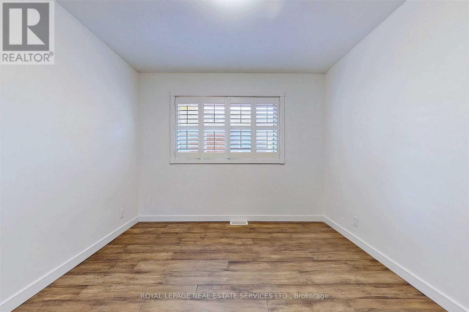 4 Mcmaster Avenue, Hamilton, ON - Indoor Photo Showing Other Room
