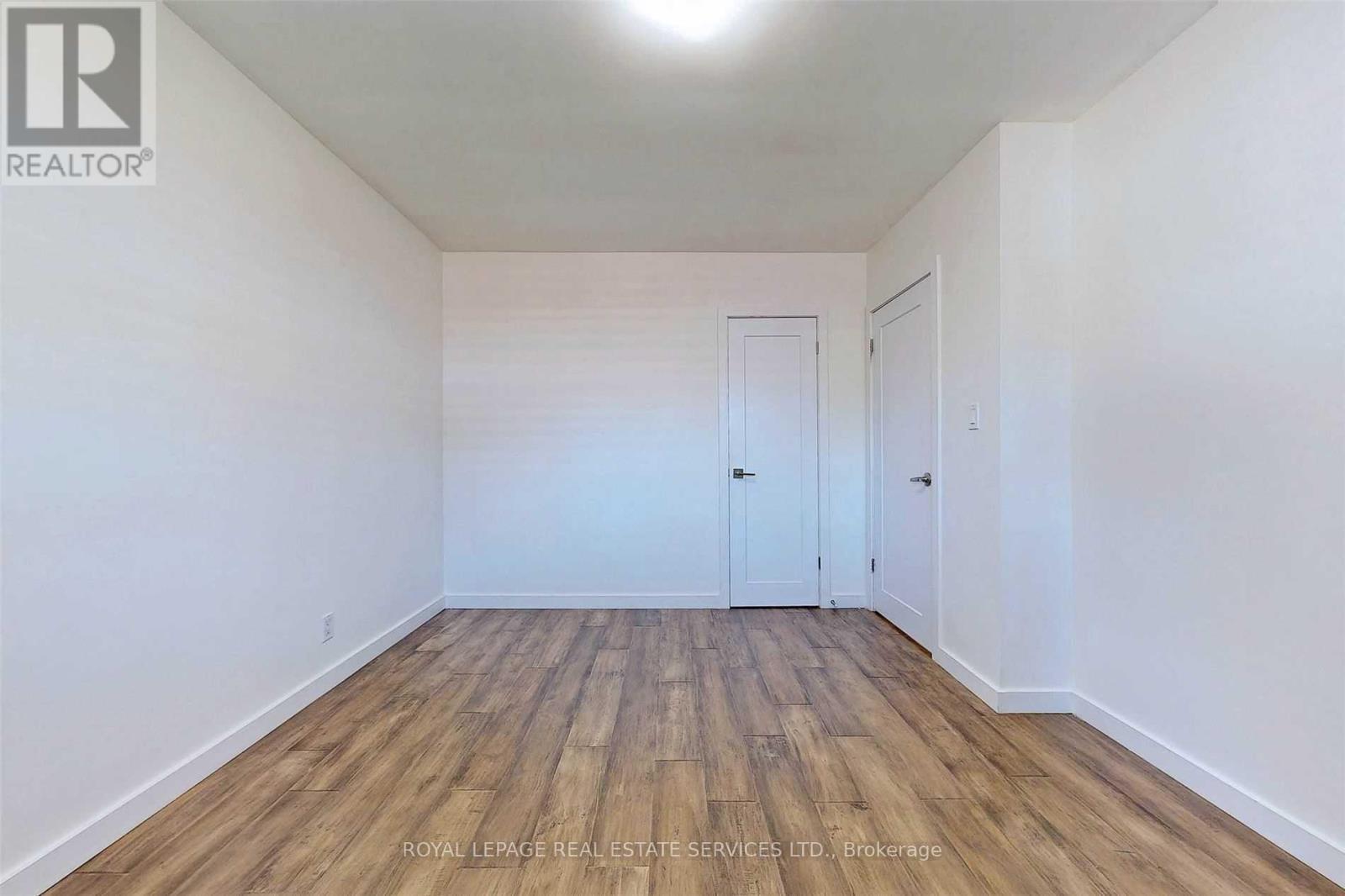 4 Mcmaster Avenue, Hamilton, ON - Indoor Photo Showing Other Room