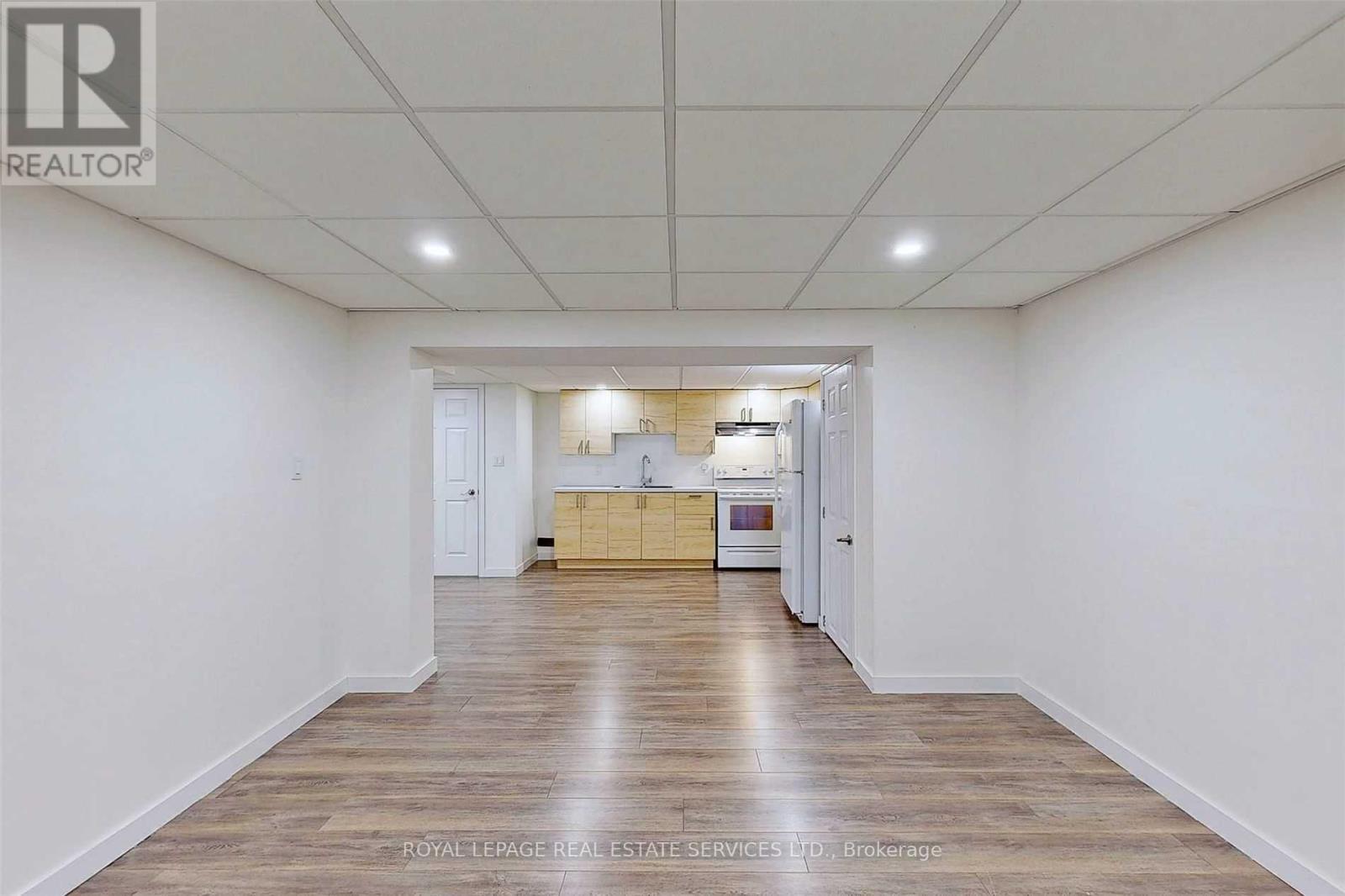 4 Mcmaster Avenue, Hamilton, ON - Indoor Photo Showing Other Room