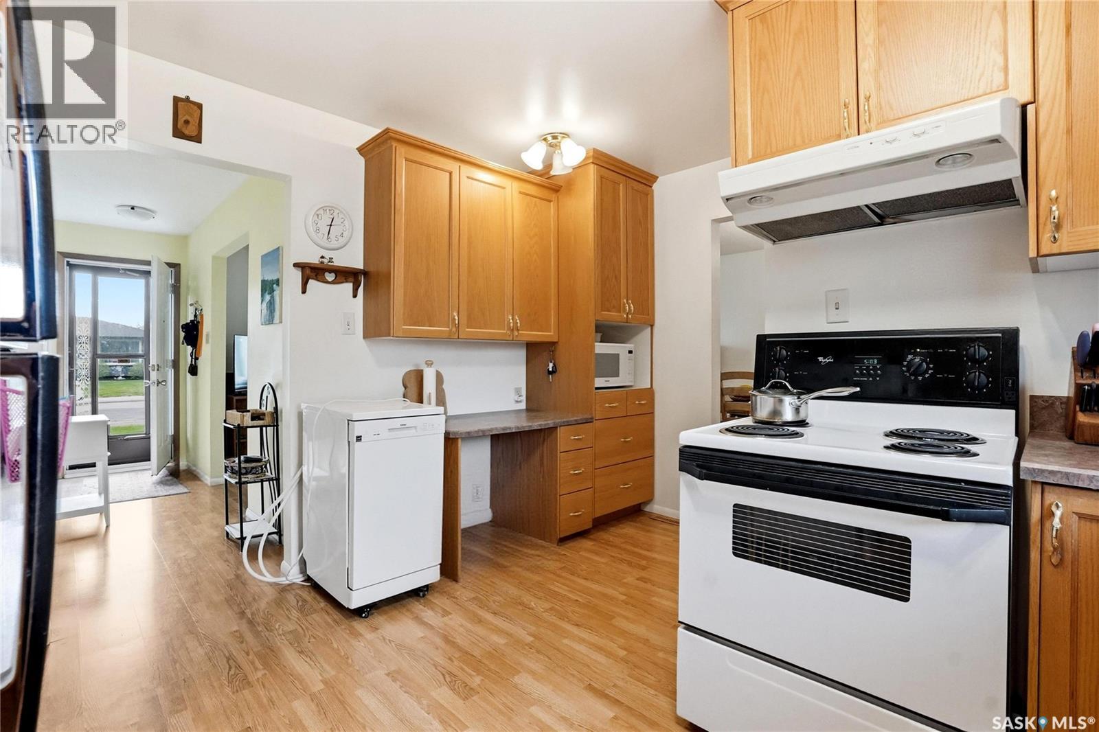2362 Easthill, Saskatoon, SK - Indoor Photo Showing Kitchen