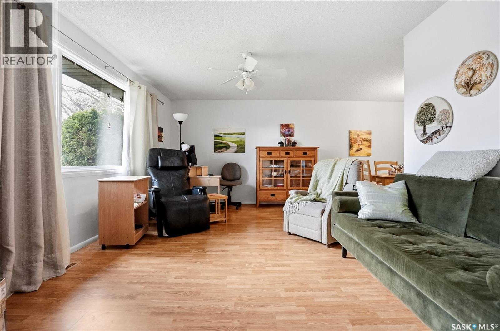 2362 Easthill, Saskatoon, SK - Indoor Photo Showing Living Room