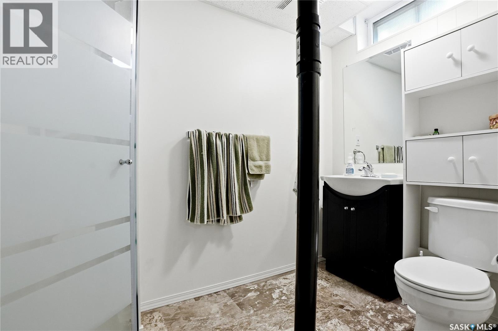 2362 Easthill, Saskatoon, SK - Indoor Photo Showing Bathroom
