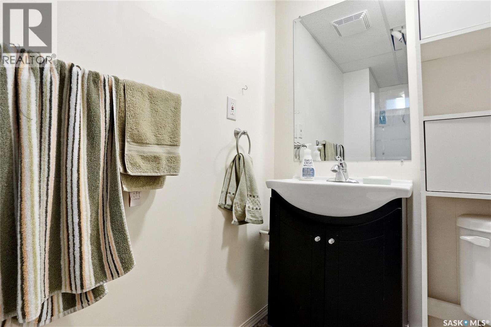 2362 Easthill, Saskatoon, SK - Indoor Photo Showing Bathroom