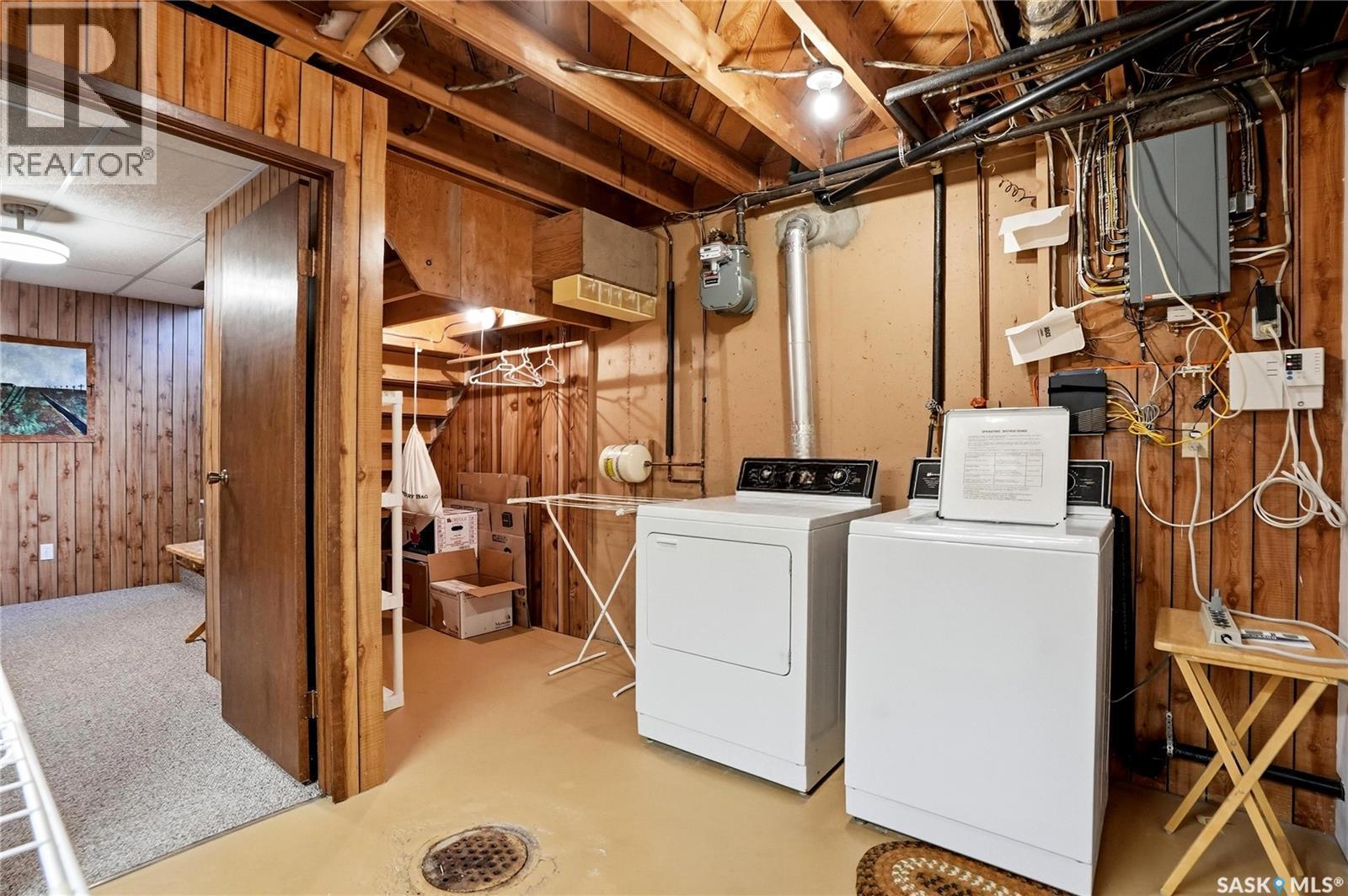 2362 Easthill, Saskatoon, SK - Indoor Photo Showing Laundry Room