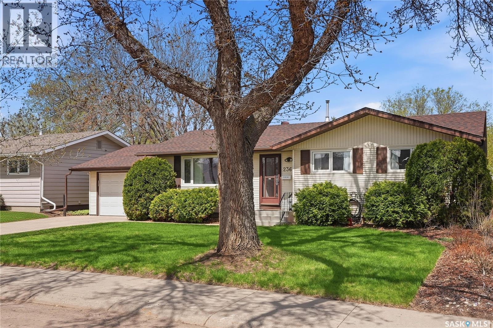 2362 Easthill, Saskatoon, SK - Outdoor