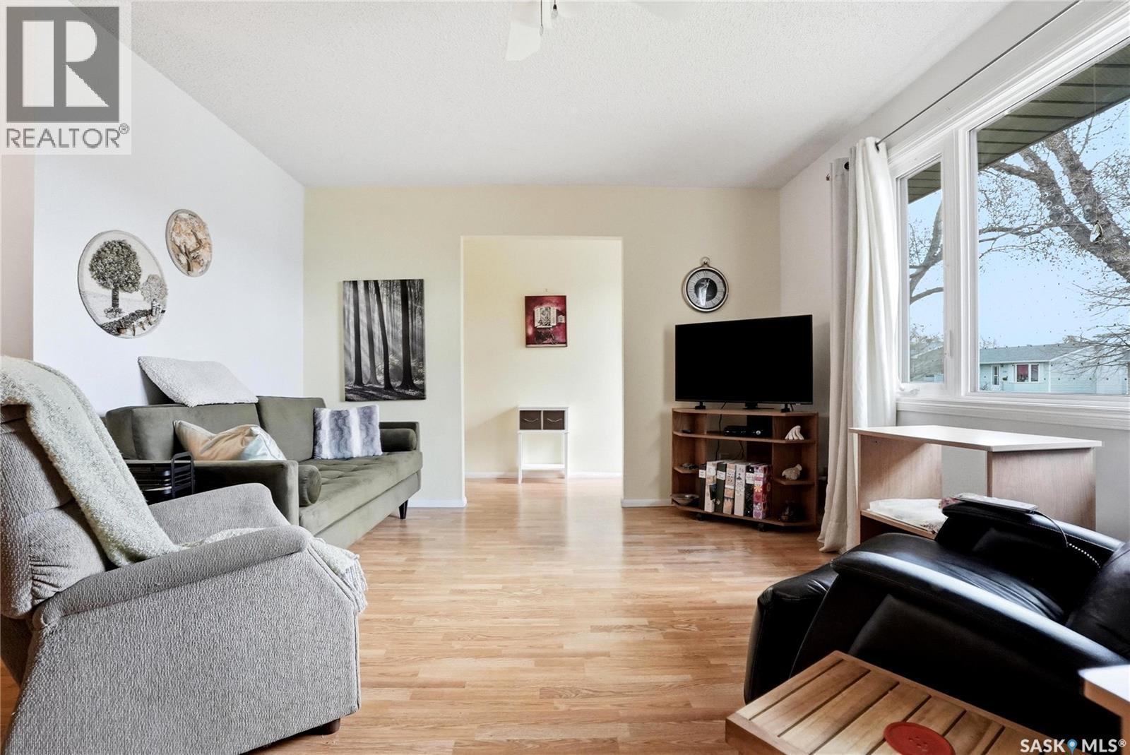 2362 Easthill, Saskatoon, SK - Indoor Photo Showing Living Room