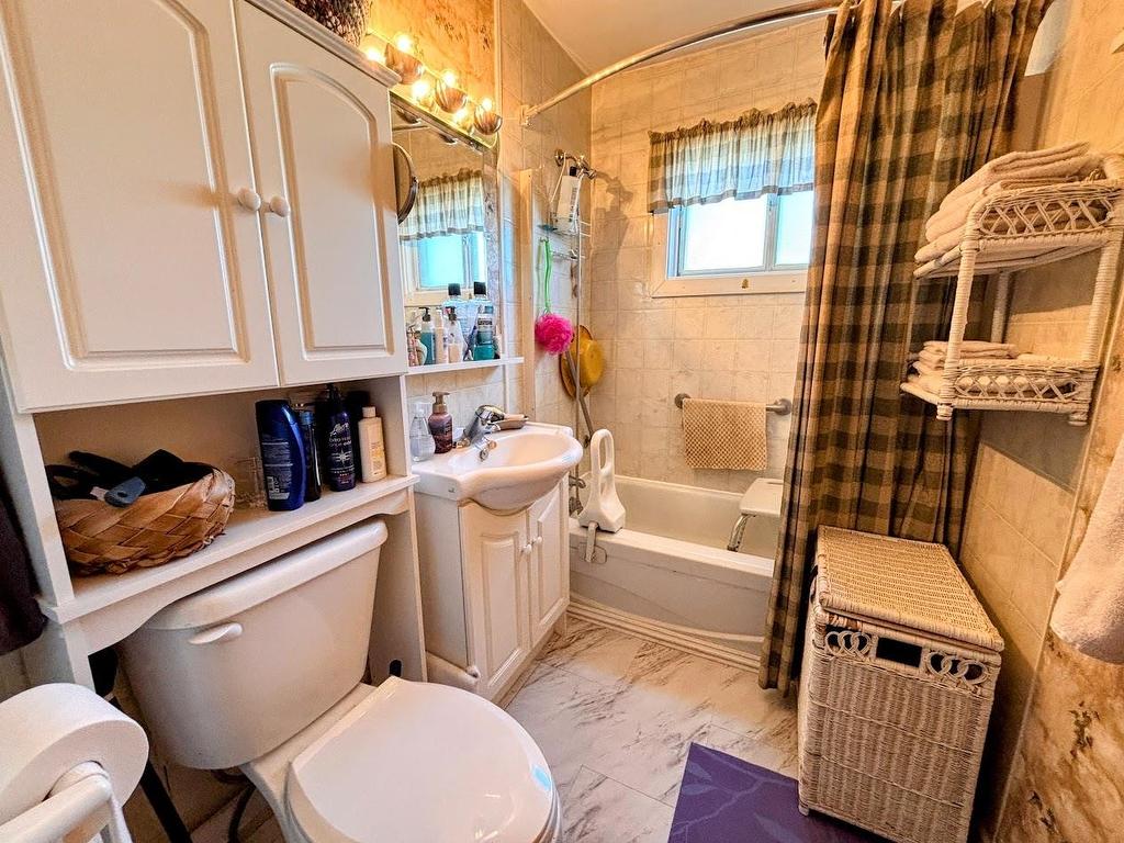 9 Swallow Drive, Manitouwadge, ON - Indoor Photo Showing Bathroom
