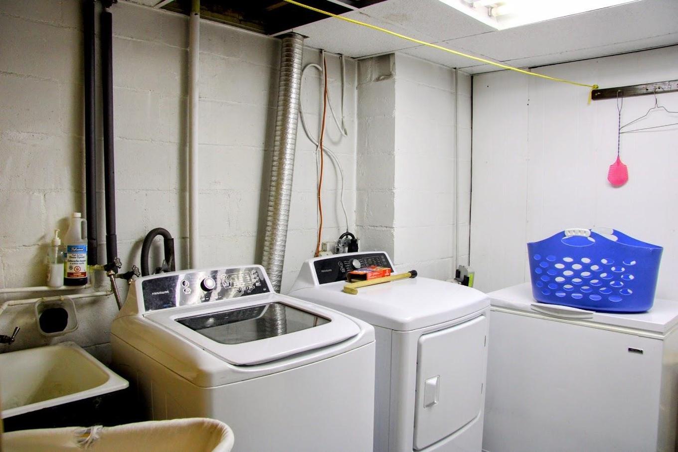 9 Swallow Drive, Manitouwadge, ON - Indoor Photo Showing Laundry Room