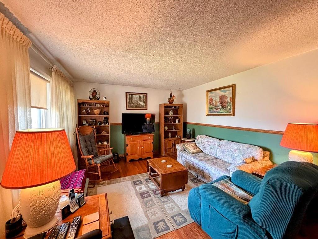 9 Swallow Drive, Manitouwadge, ON - Indoor Photo Showing Living Room