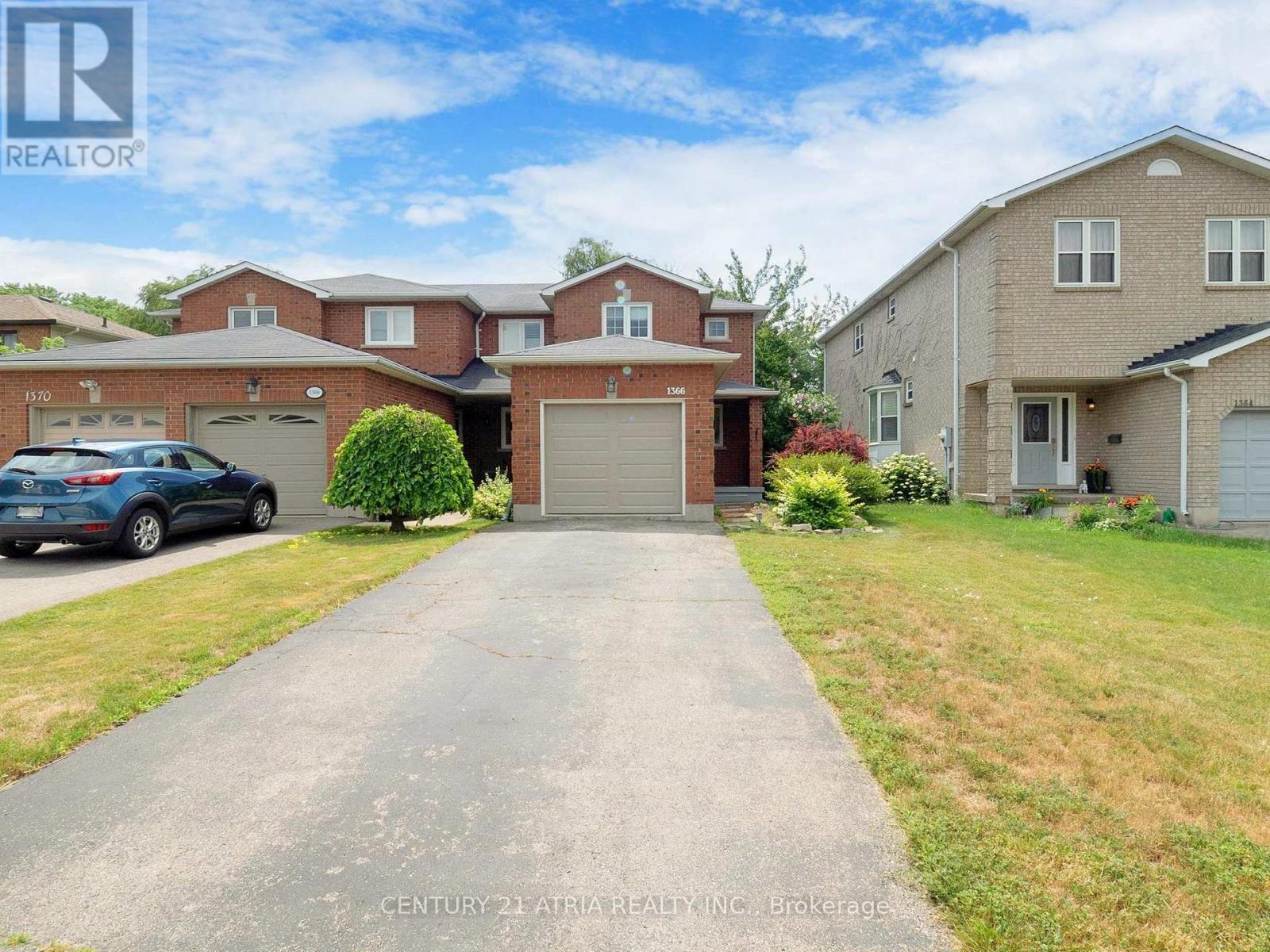 1366 Treeland Street, Burlington, ON - Outdoor With Facade