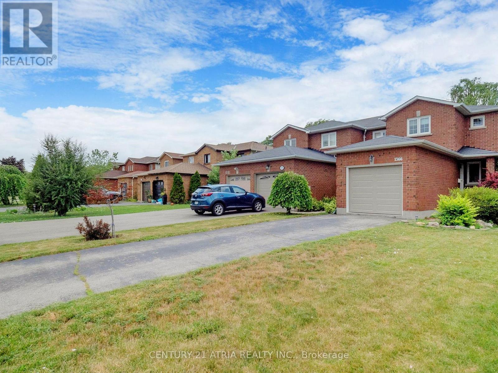 1366 Treeland Street, Burlington, ON - Outdoor With Facade
