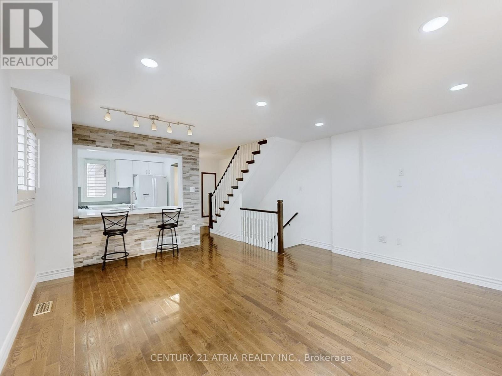 1366 Treeland Street, Burlington, ON - Indoor