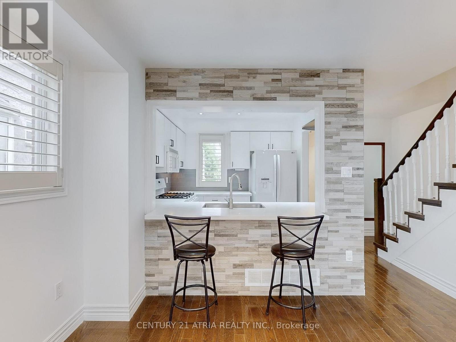 1366 Treeland Street, Burlington, ON - Indoor