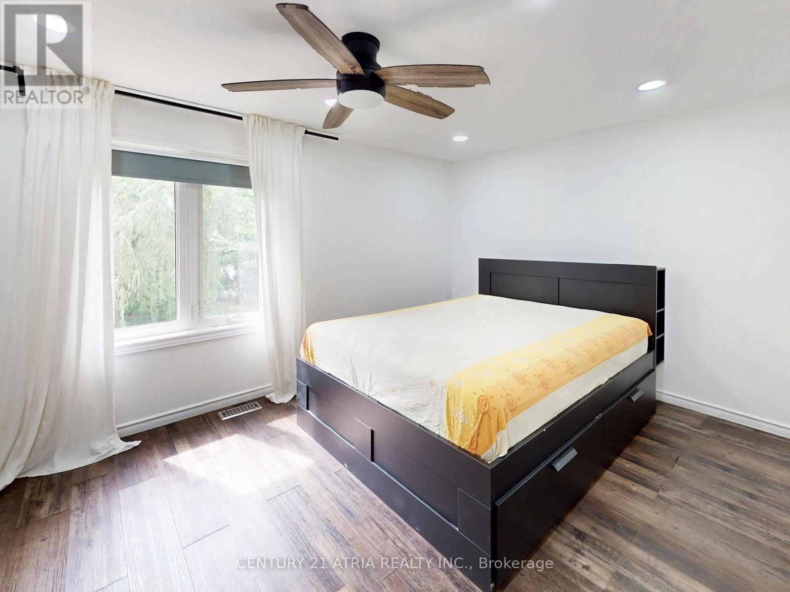 1366 Treeland Street, Burlington, ON - Indoor Photo Showing Bedroom