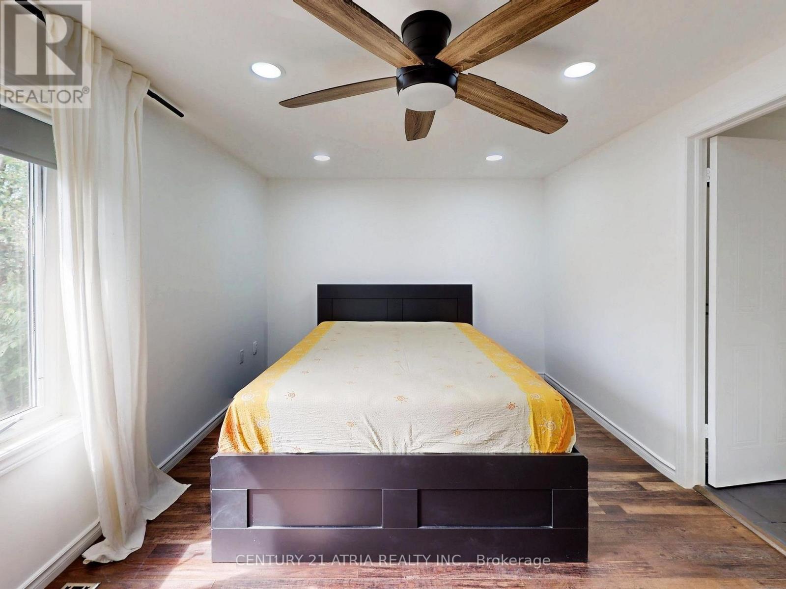 1366 Treeland Street, Burlington, ON - Indoor Photo Showing Bedroom