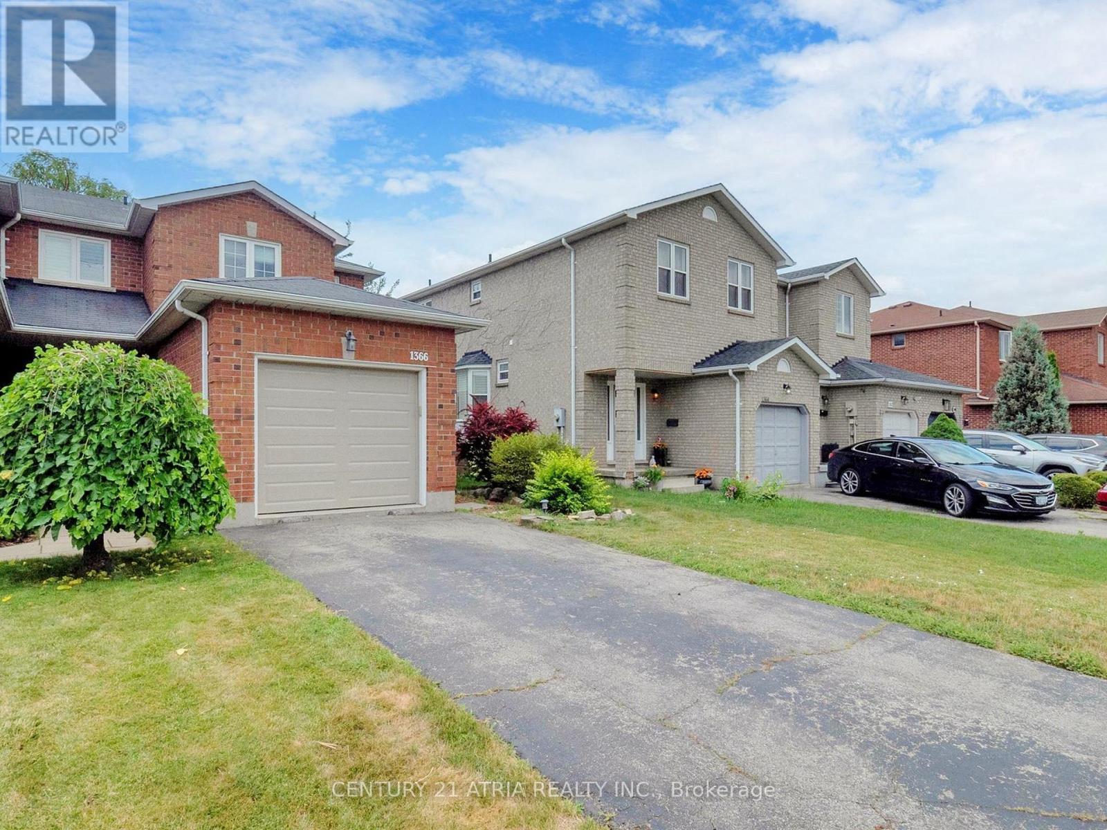 1366 Treeland Street, Burlington, ON - Outdoor