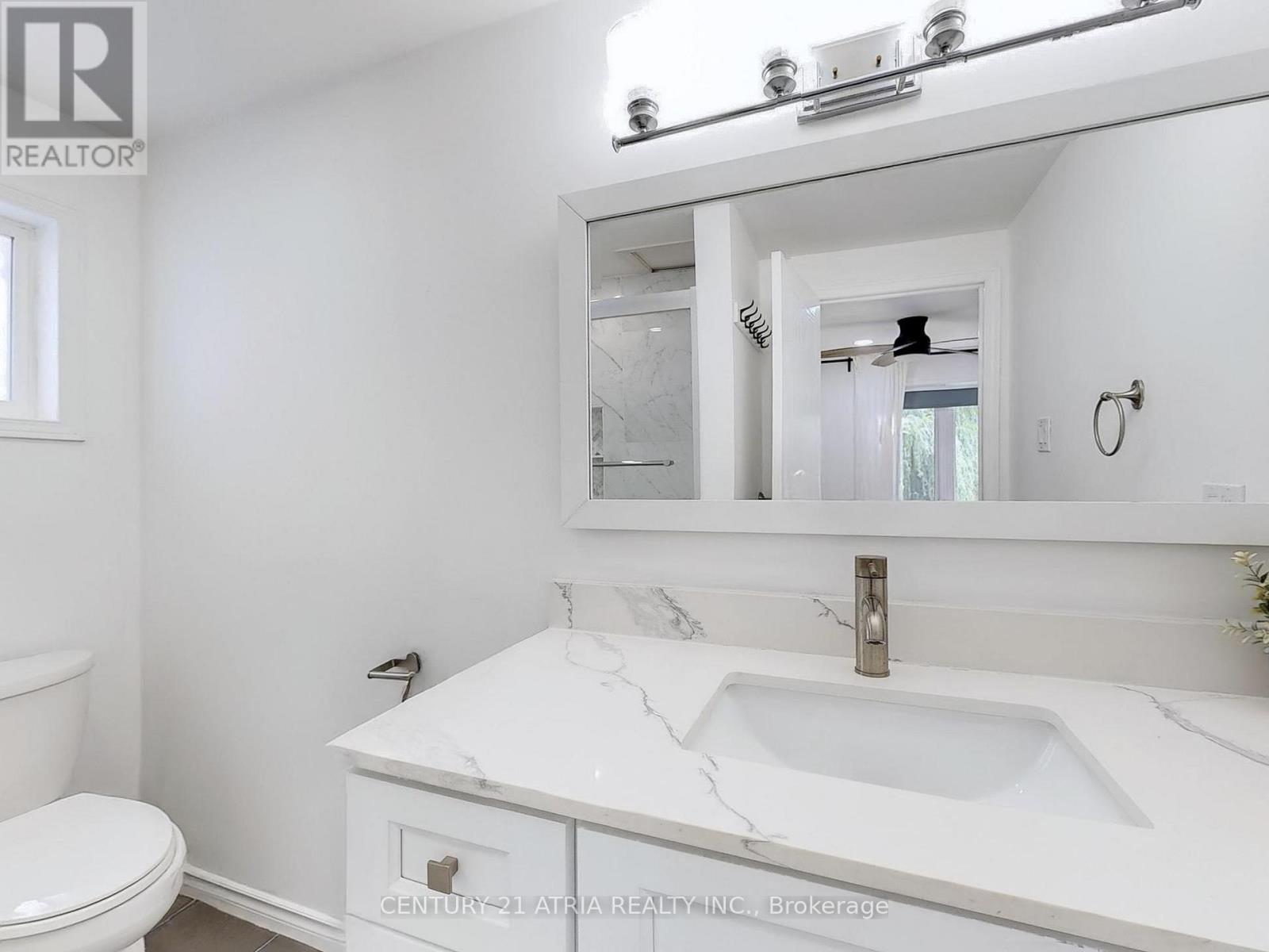 1366 Treeland Street, Burlington, ON - Indoor Photo Showing Bathroom