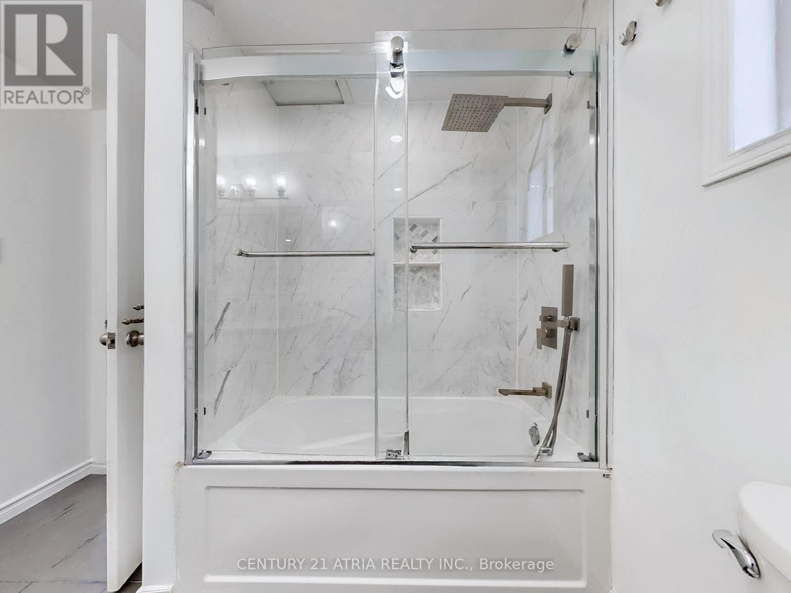 1366 Treeland Street, Burlington, ON - Indoor Photo Showing Bathroom