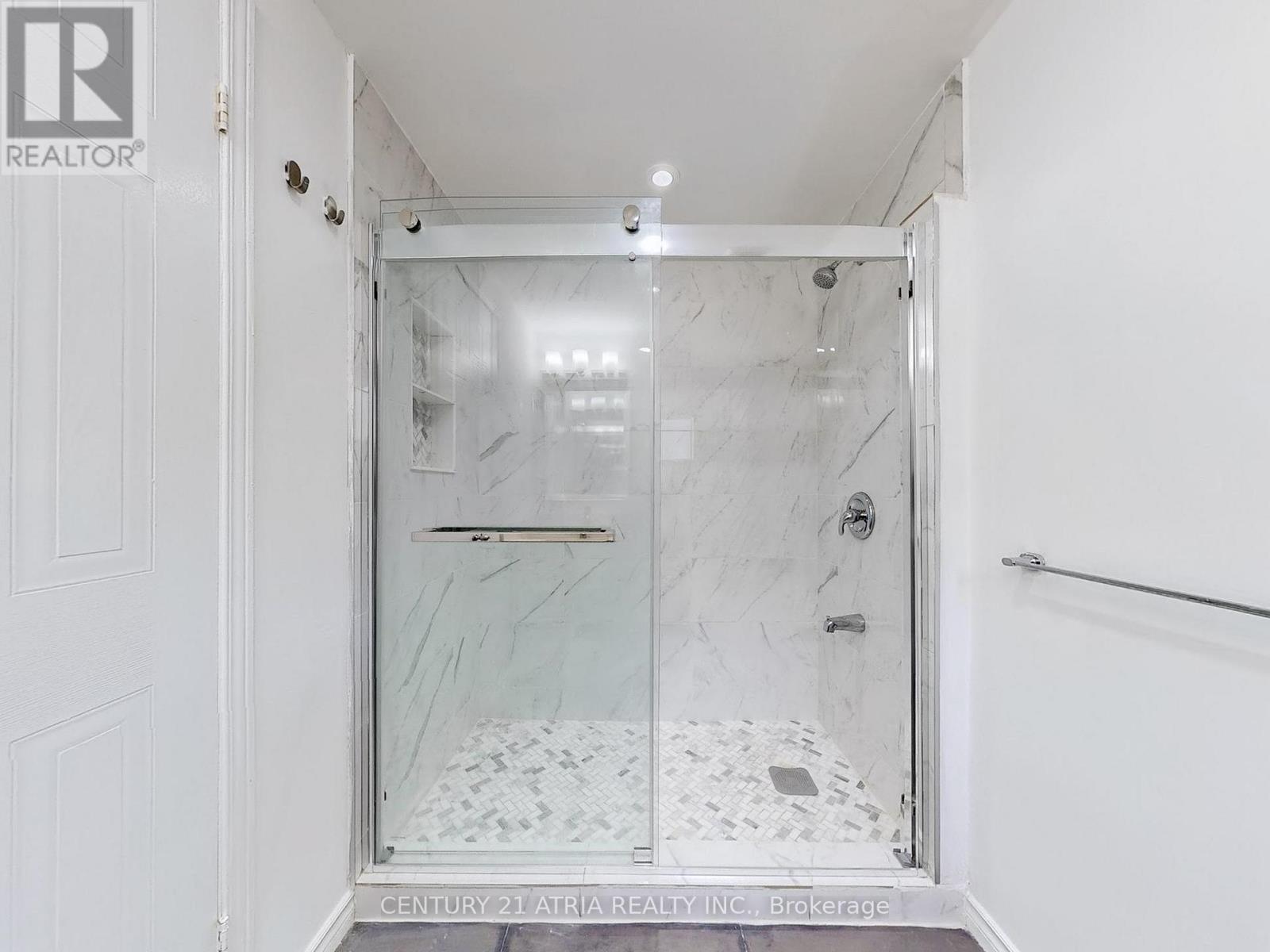 1366 Treeland Street, Burlington, ON - Indoor Photo Showing Bathroom