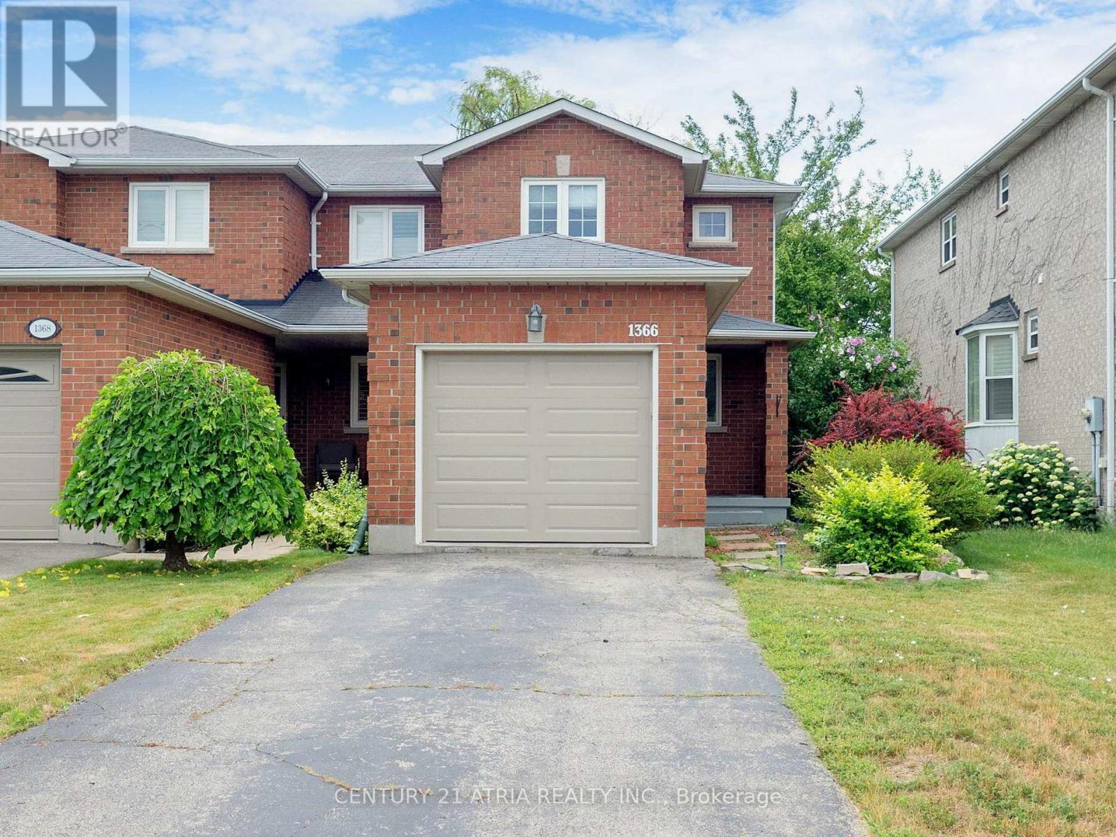 1366 Treeland Street, Burlington, ON - Outdoor With Facade