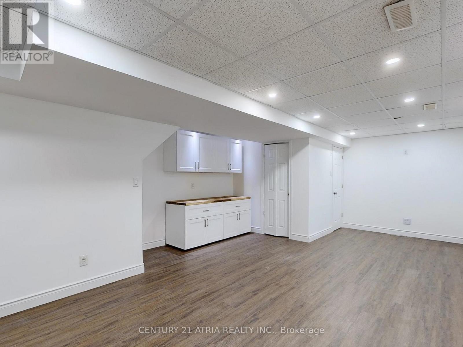 1366 Treeland Street, Burlington, ON - Indoor
