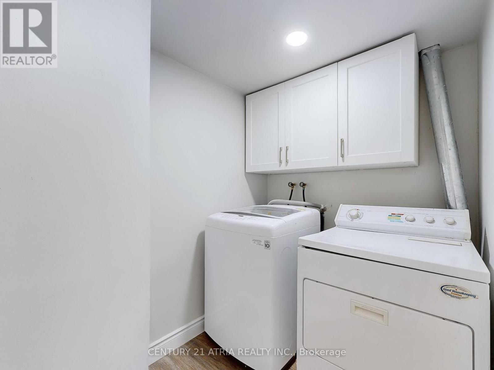 1366 Treeland Street, Burlington, ON - Indoor Photo Showing Laundry Room
