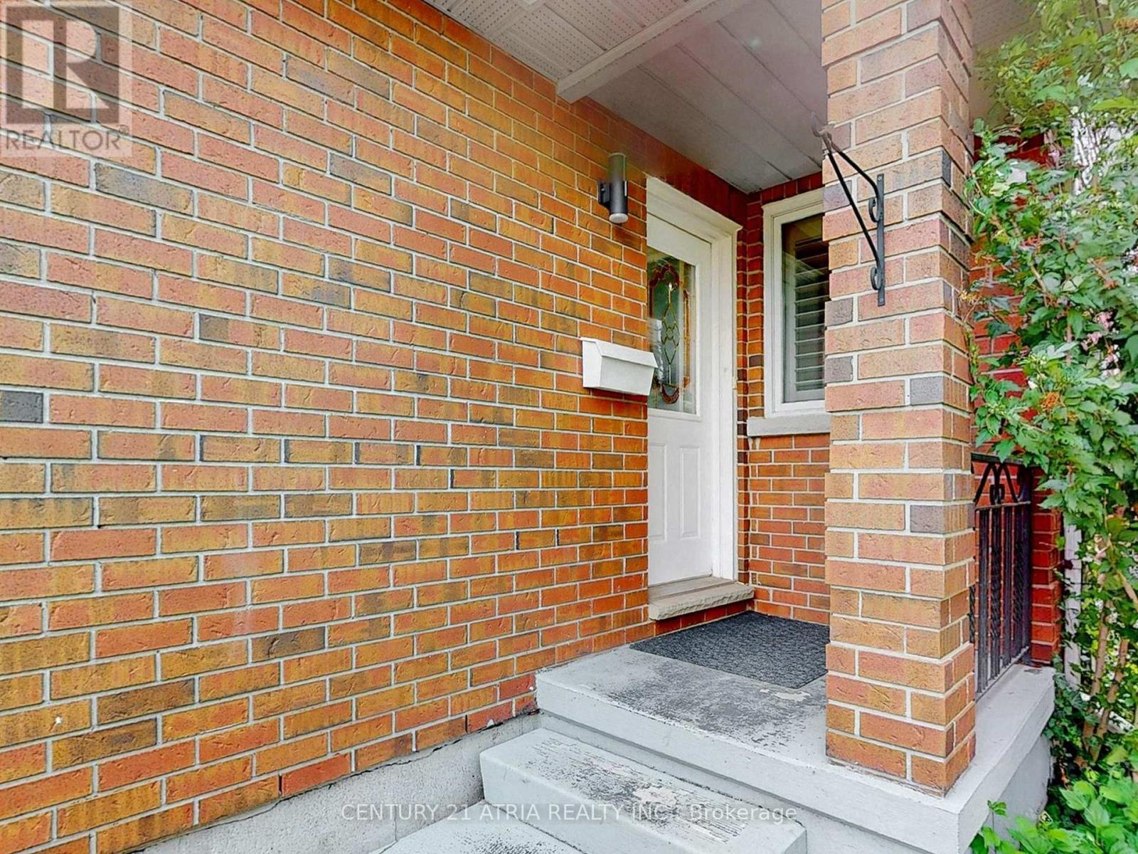 1366 Treeland Street, Burlington, ON - With Exterior