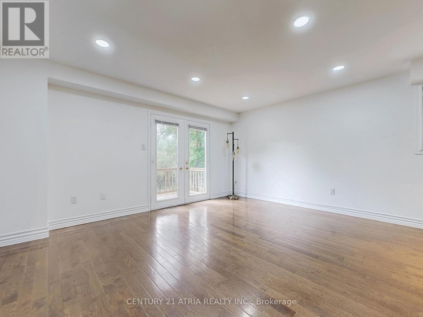 1366 Treeland Street, Burlington, ON - Indoor Photo Showing Other Room