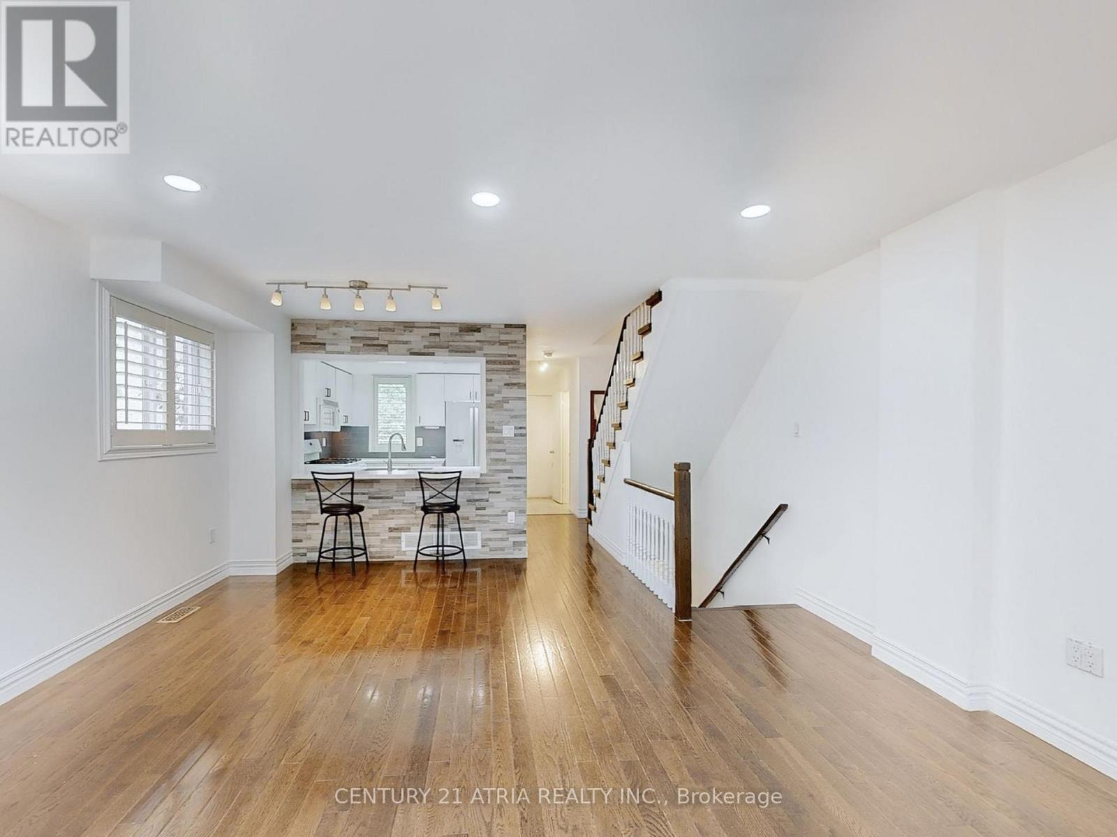 1366 Treeland Street, Burlington, ON - Indoor