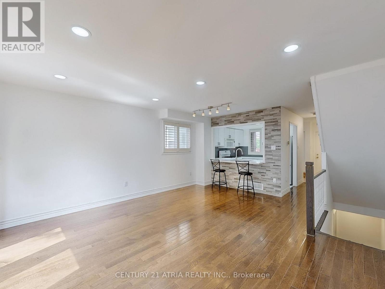 1366 Treeland Street, Burlington, ON - Indoor