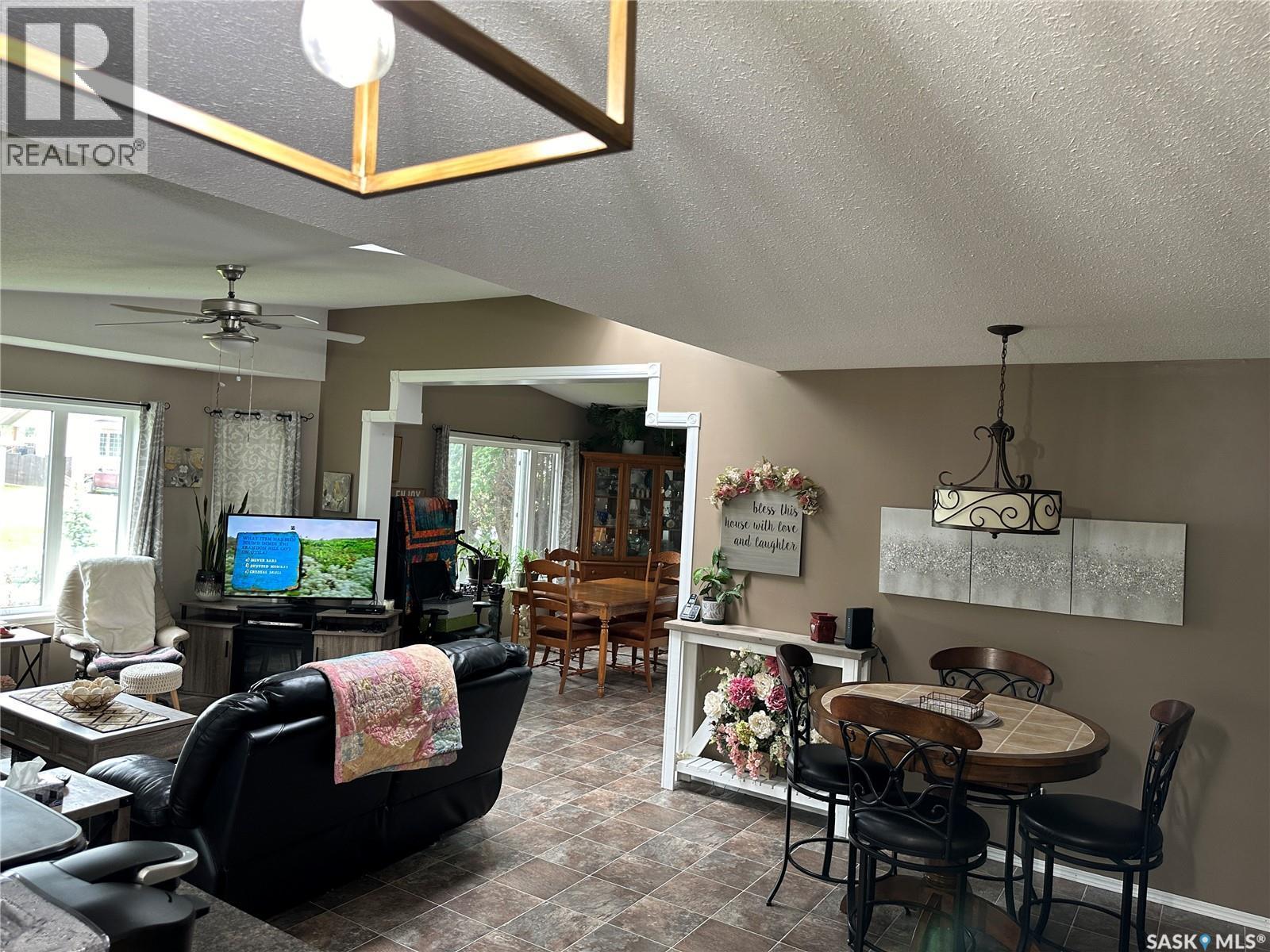 228 6Th Avenue N, Big River, SK - Indoor Photo Showing Other Room