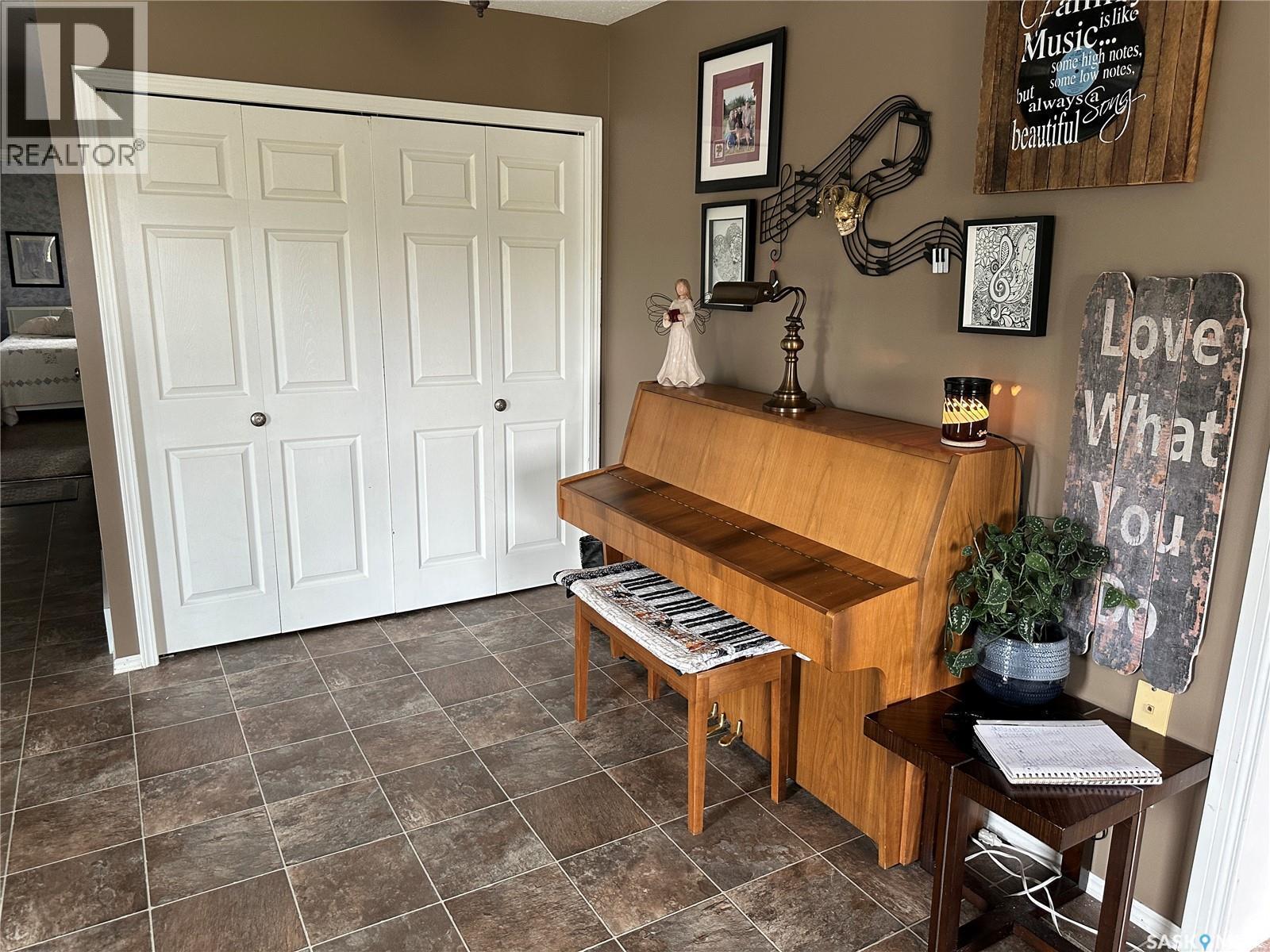 228 6Th Avenue N, Big River, SK - Indoor Photo Showing Other Room