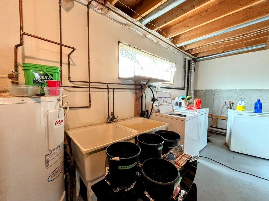 80 Matachewan Road, Manitouwadge, ON - Indoor Photo Showing Laundry Room