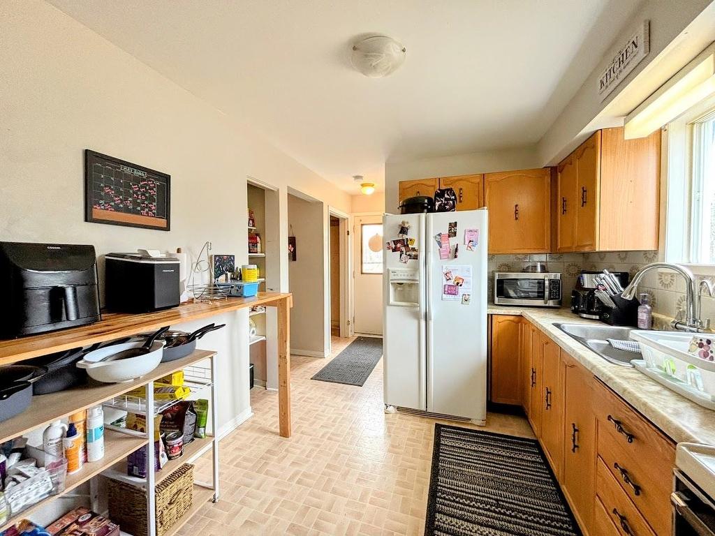 80 Matachewan Road, Manitouwadge, ON - Indoor Photo Showing Kitchen