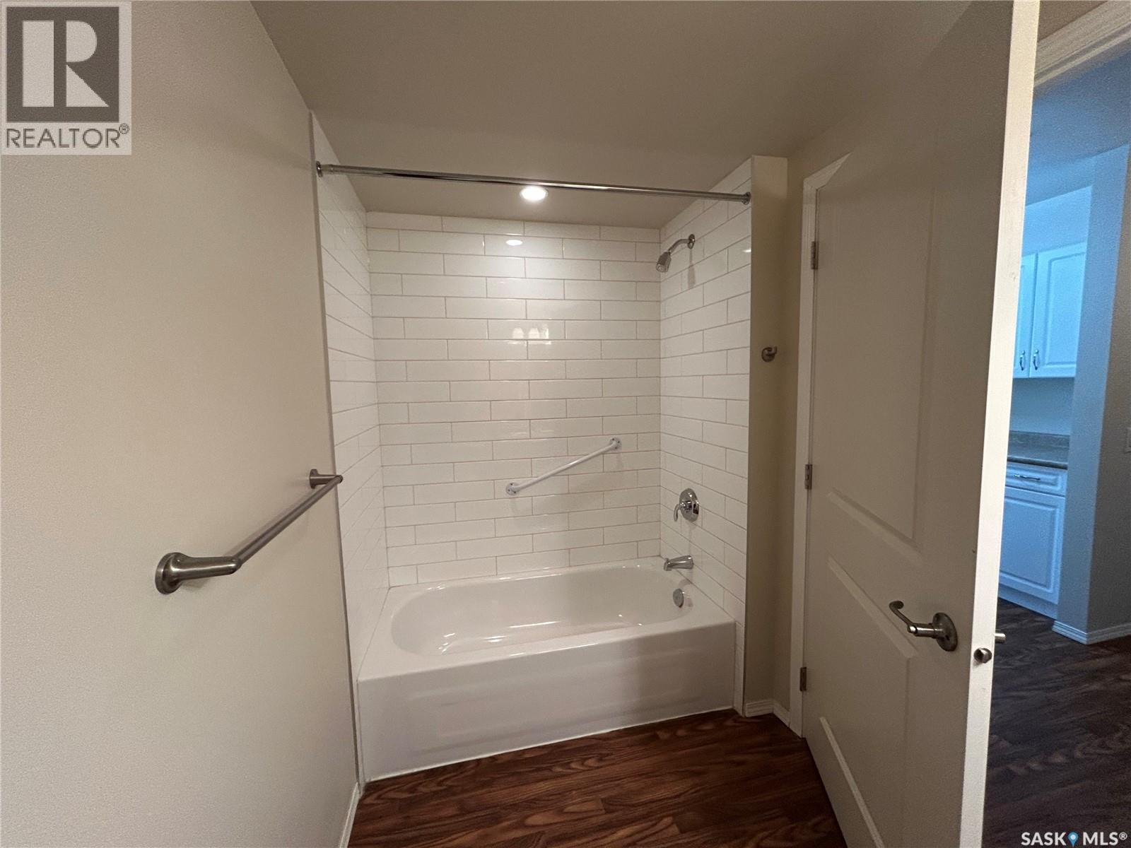 321 601 110Th Avenue, Tisdale, SK - Indoor Photo Showing Bathroom