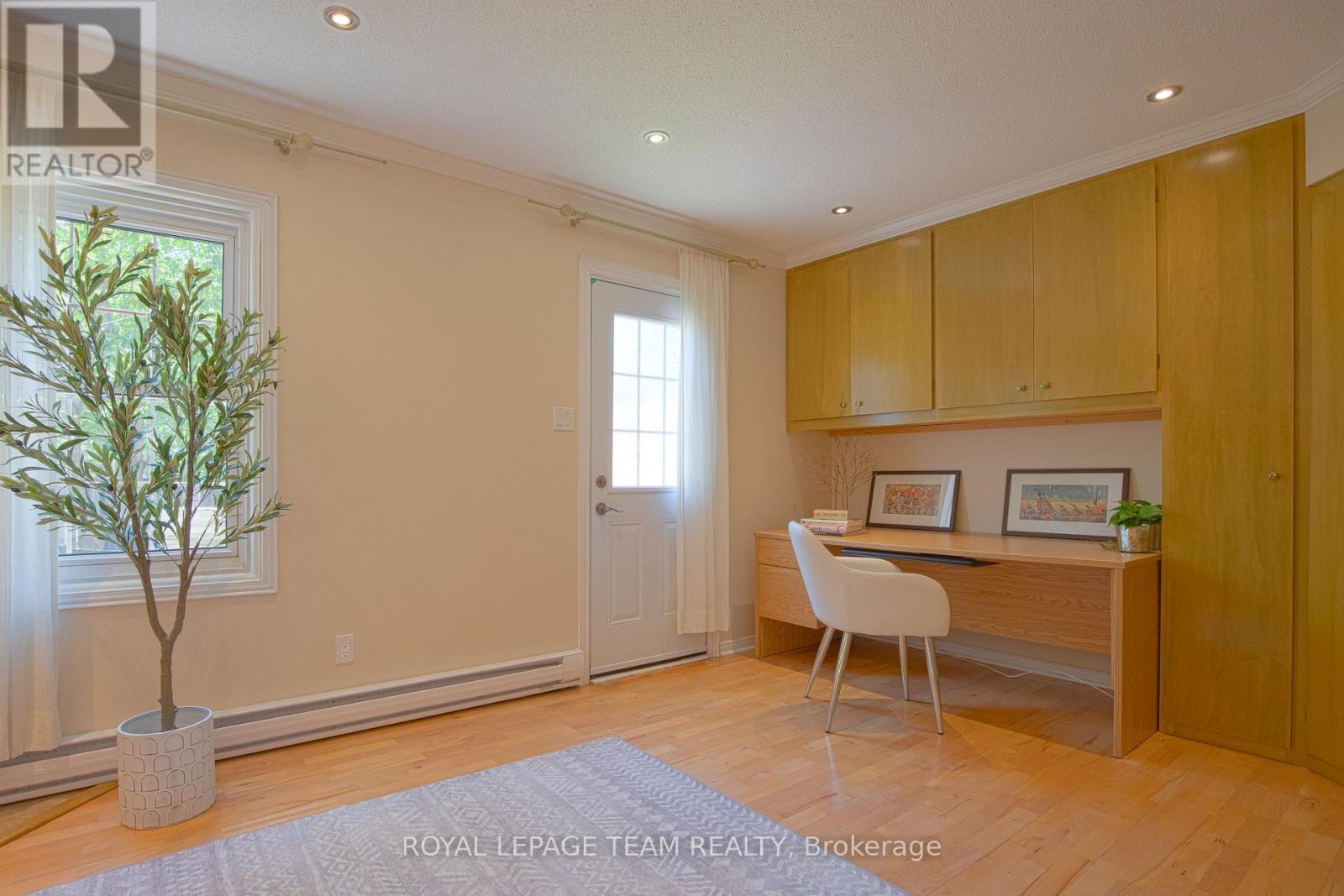 Ground floor family room / Office - 8 Moorside Private, Ottawa, ON - Indoor