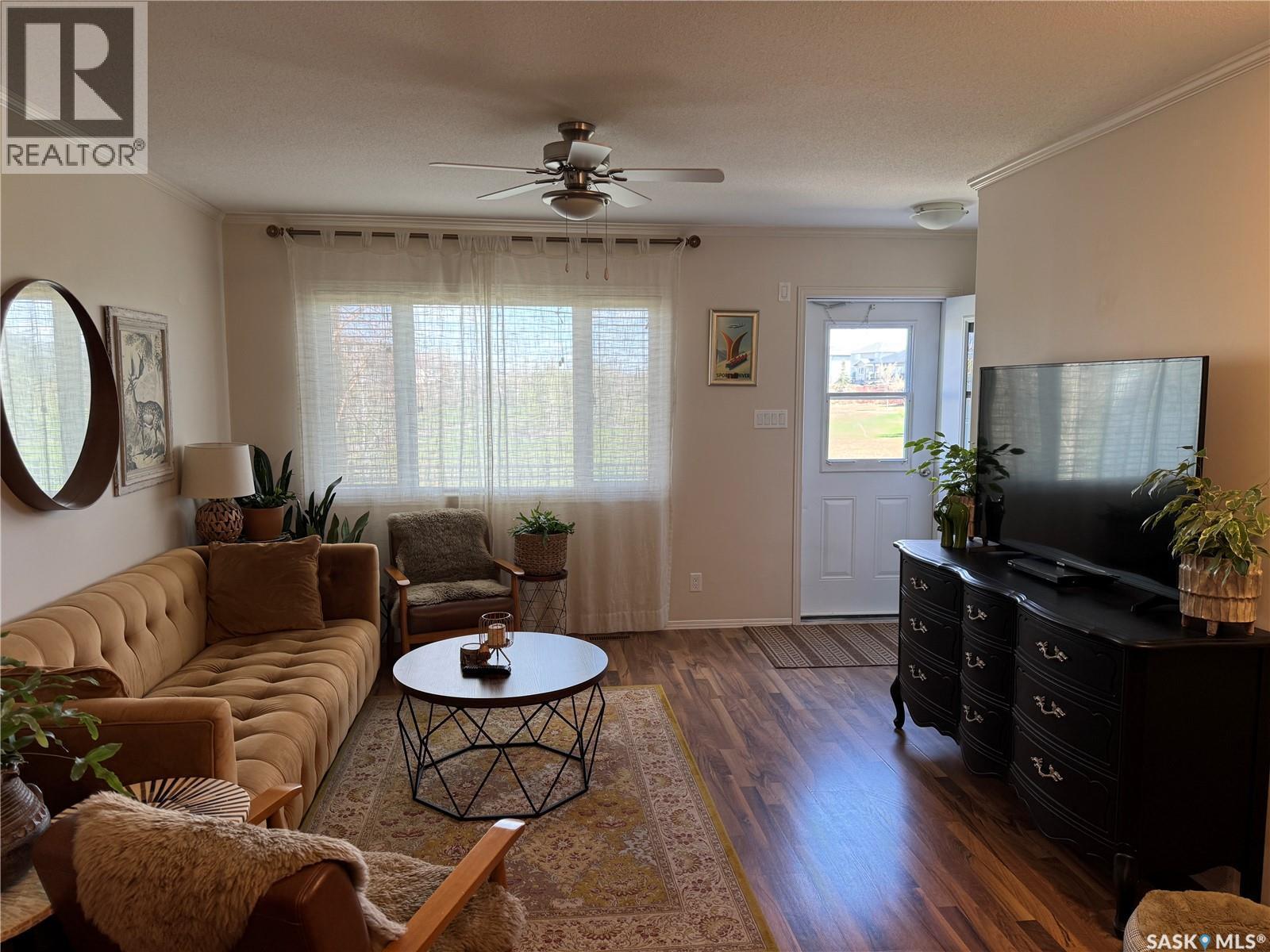 409 1022 Hampton Circle, Saskatoon, SK - Indoor Photo Showing Living Room