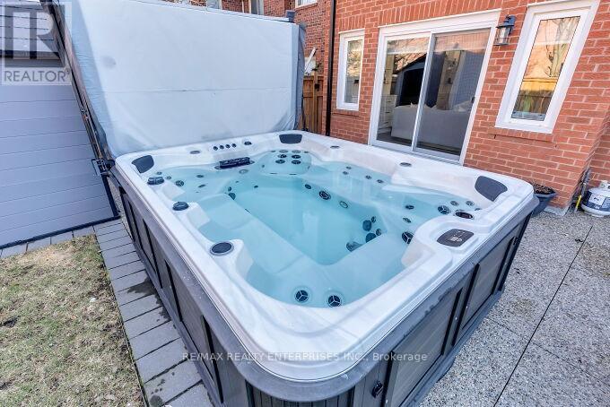 5683 Oldcastle Crescent, Mississauga, ON - Outdoor