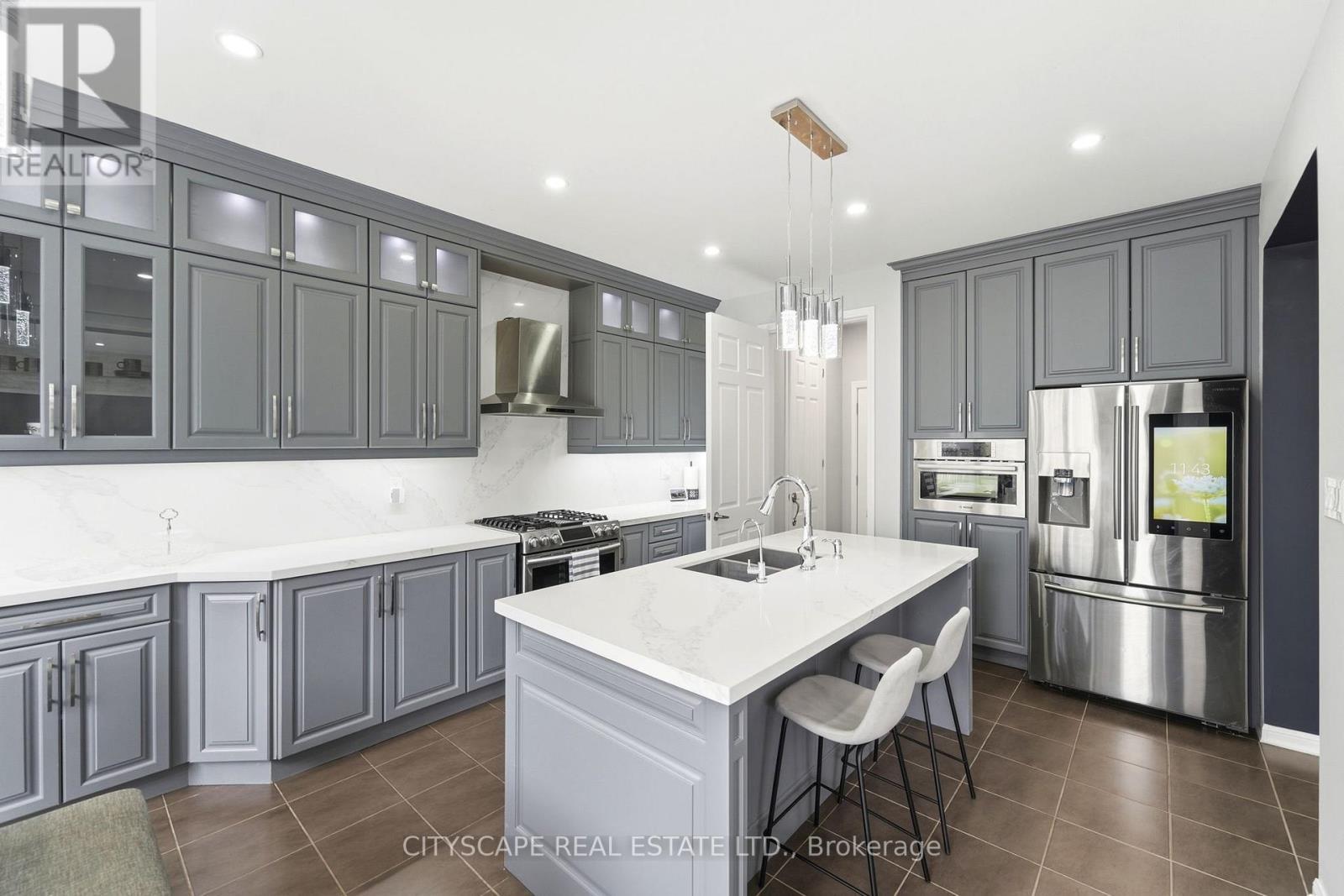 305 Gleave Terrace E, Milton, ON - Indoor Photo Showing Kitchen With Upgraded Kitchen