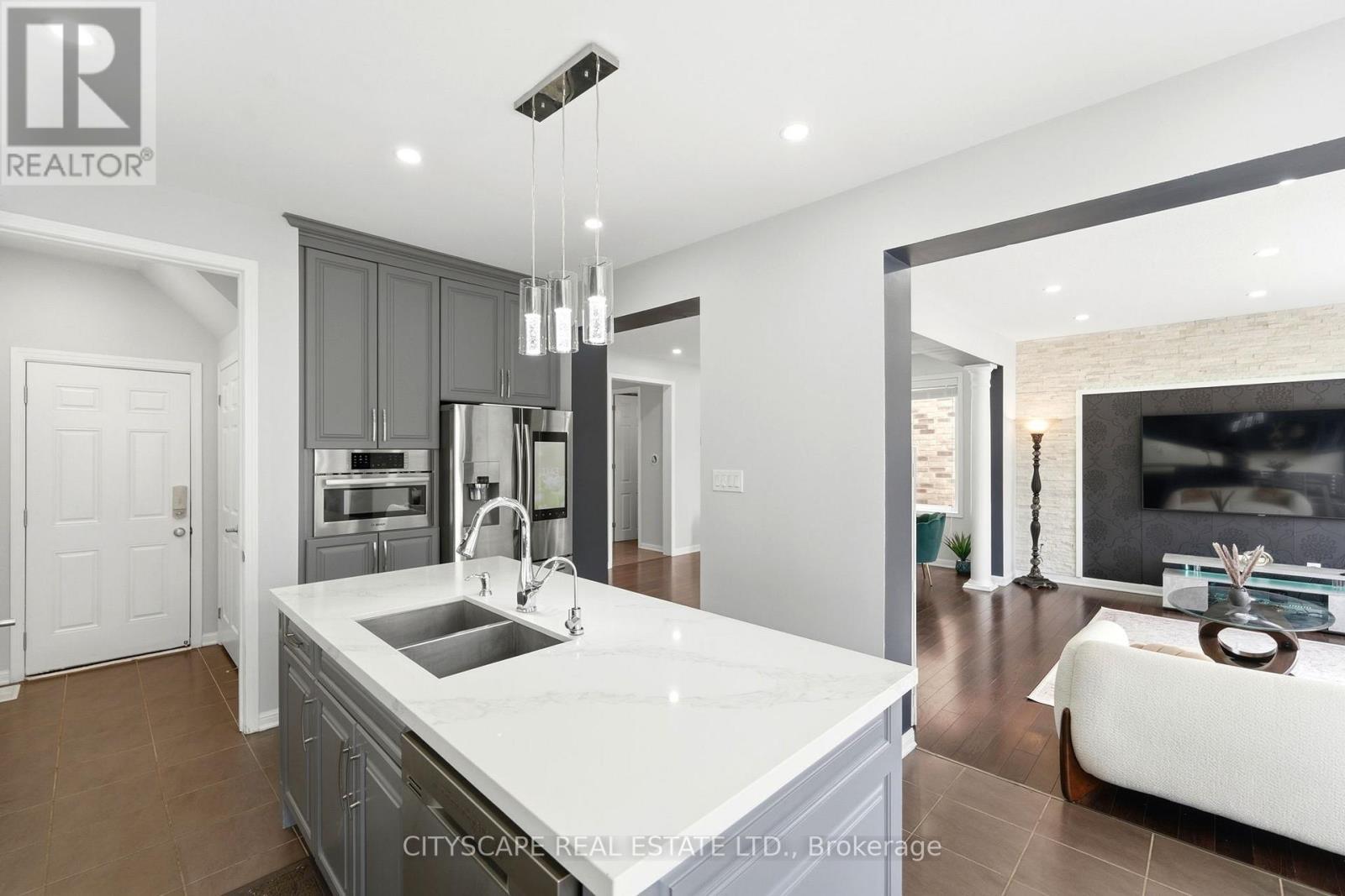 305 Gleave Terrace E, Milton, ON - Indoor Photo Showing Kitchen With Double Sink