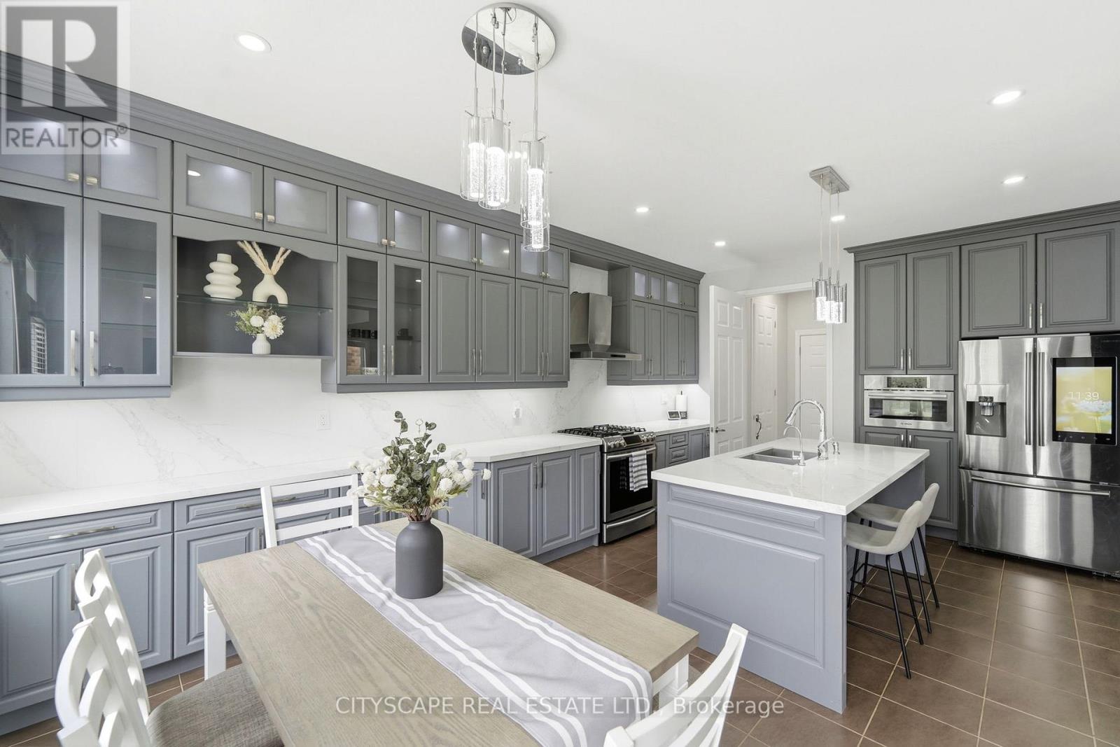 305 Gleave Terrace E, Milton, ON - Indoor Photo Showing Kitchen With Upgraded Kitchen