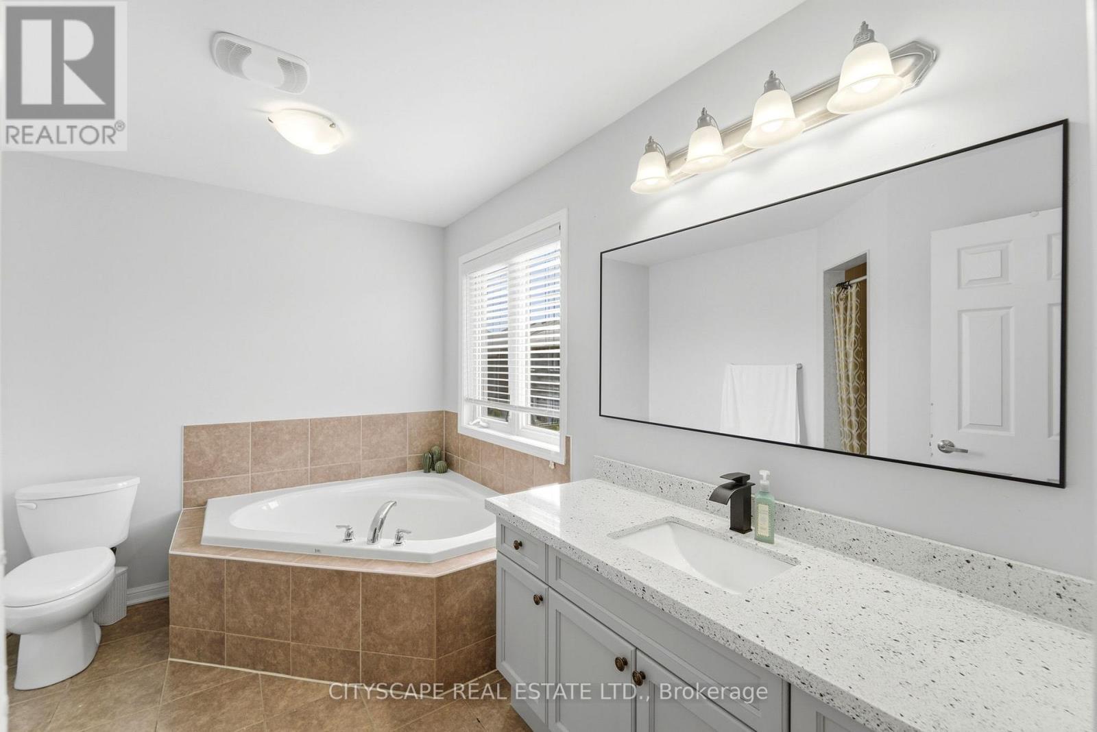 305 Gleave Terrace E, Milton, ON - Indoor Photo Showing Bathroom