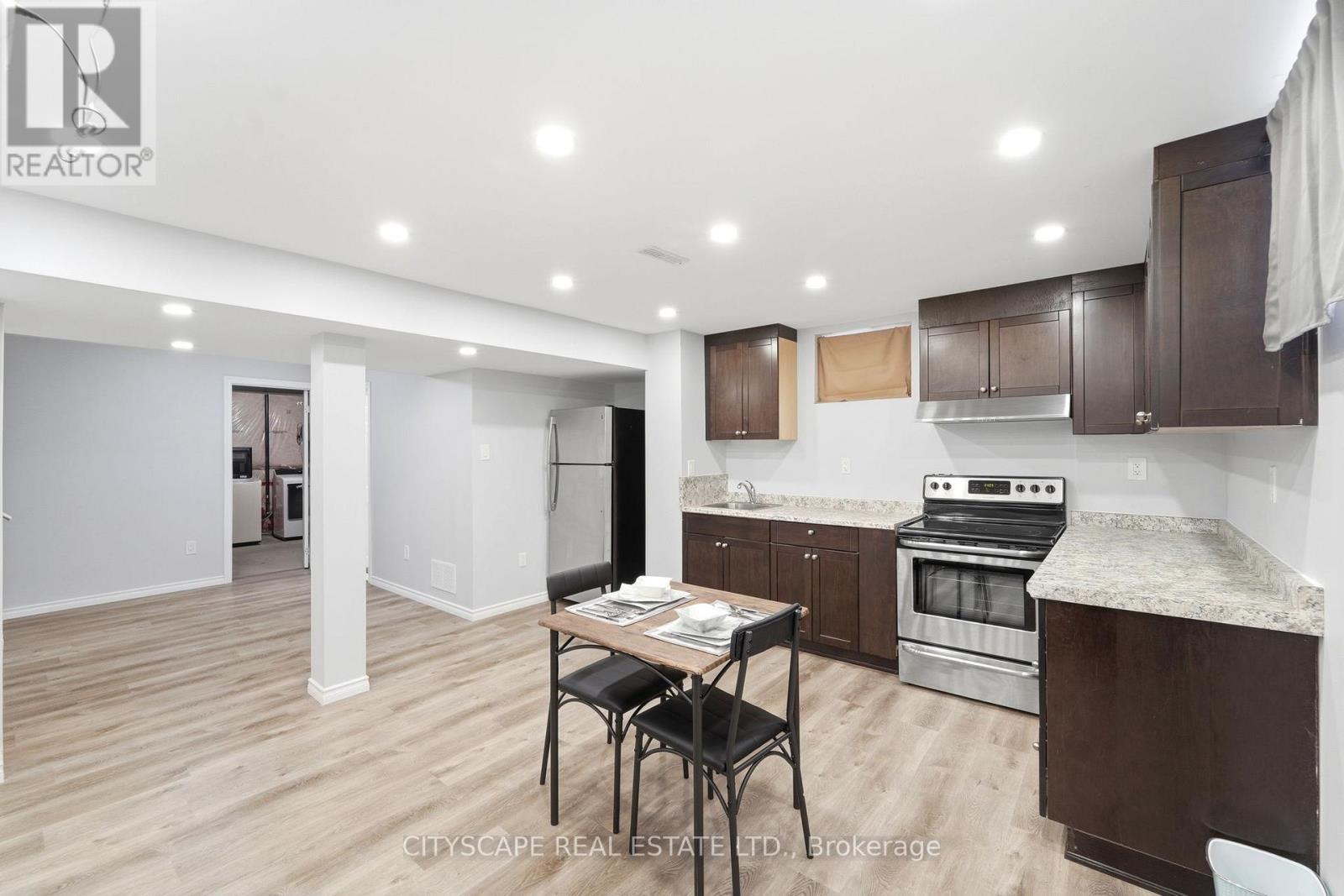 305 Gleave Terrace E, Milton, ON - Indoor Photo Showing Kitchen