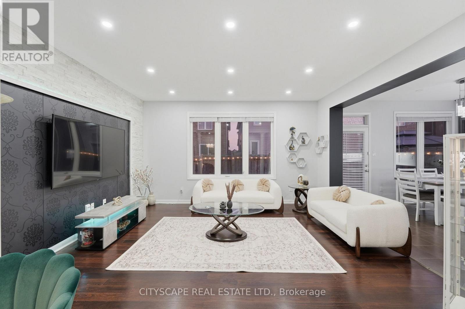 305 Gleave Terrace E, Milton, ON - Indoor Photo Showing Living Room